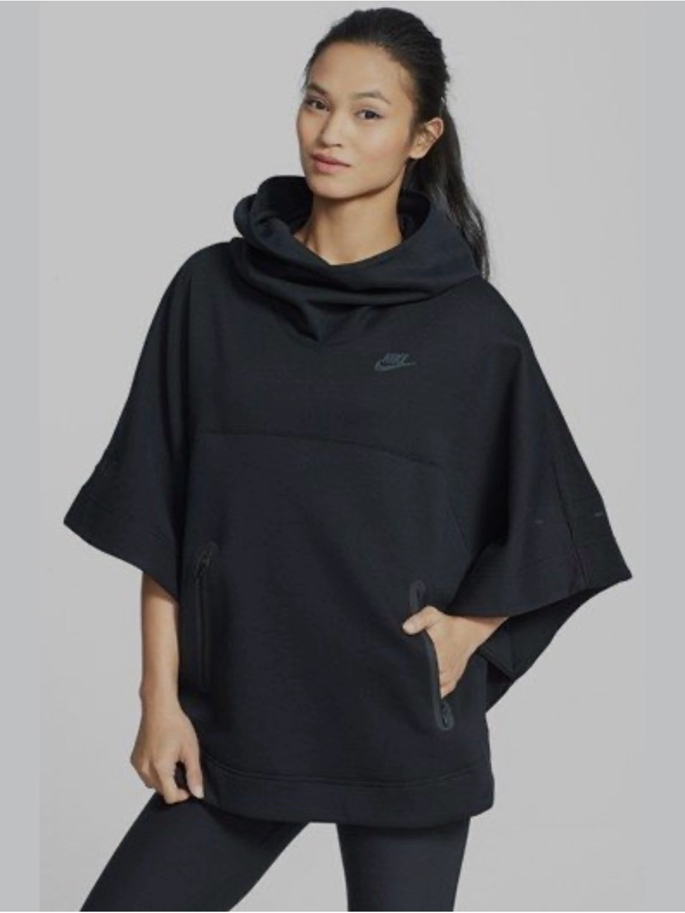 NIKE SPORTSWEAR TECH BLACK 
HOODED PONCHO